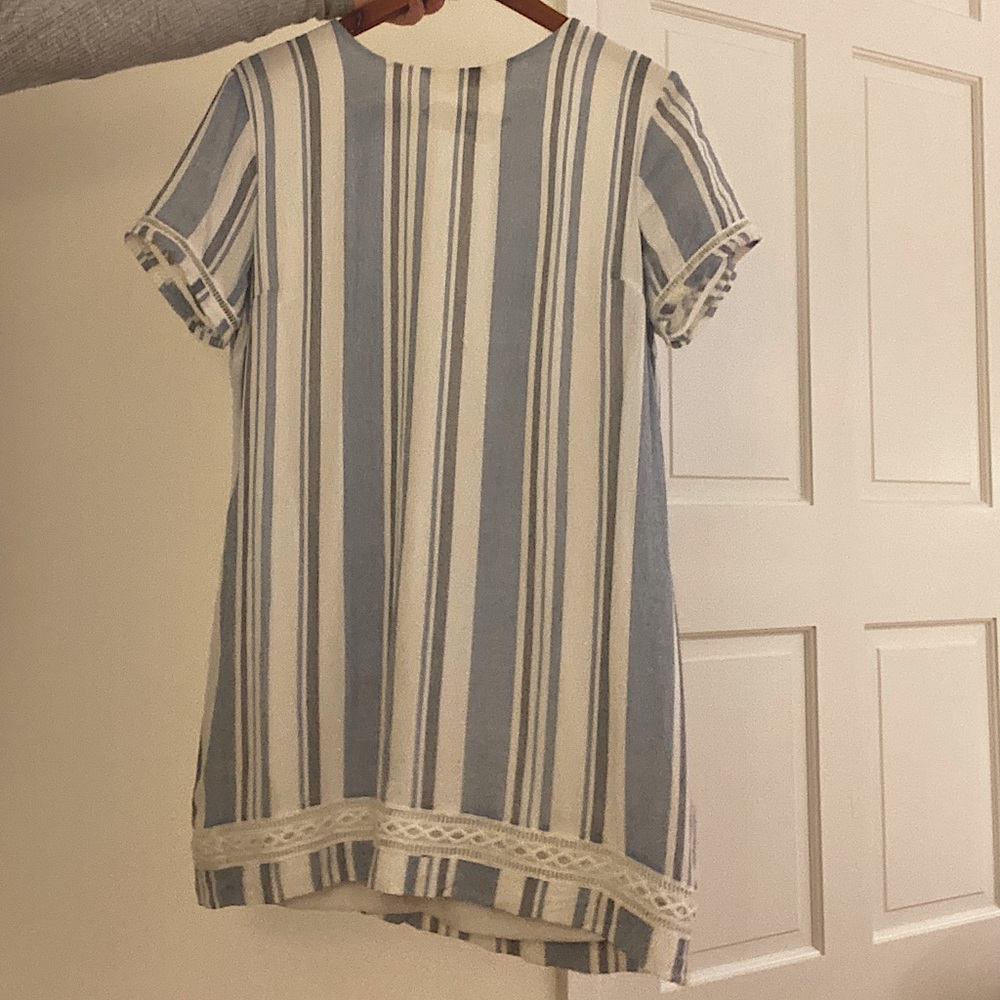 Lulus Short Sleeve Striped Shift Dress Size Large. So cute. Size did not fit.